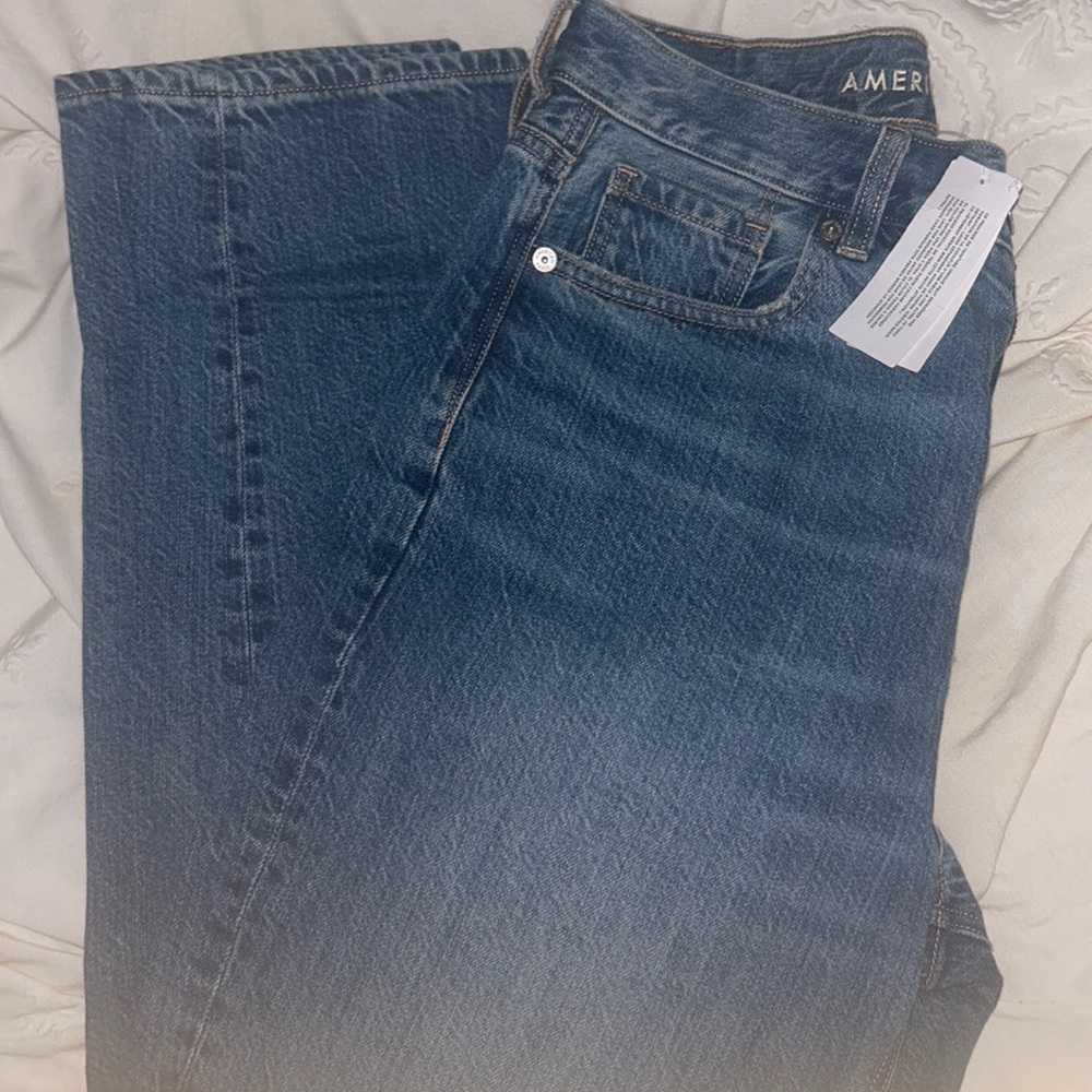 American Eagle Mom jeans High wasted Size 4 New with tags